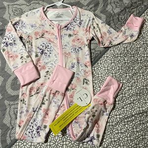 NWT Caden Lane Henlees Hydrangeas convertible zippy